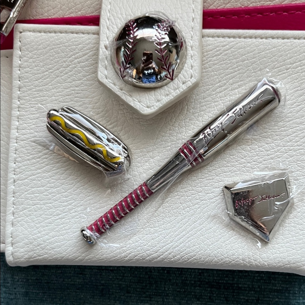 Betsey Johnson Hit Me Up White and Pink Bifold Wallet NWT - Picture 2 of 8